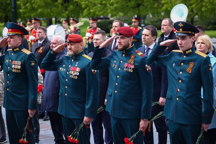 Возложение губернатором венка к Могиле Неизвестного Солдата