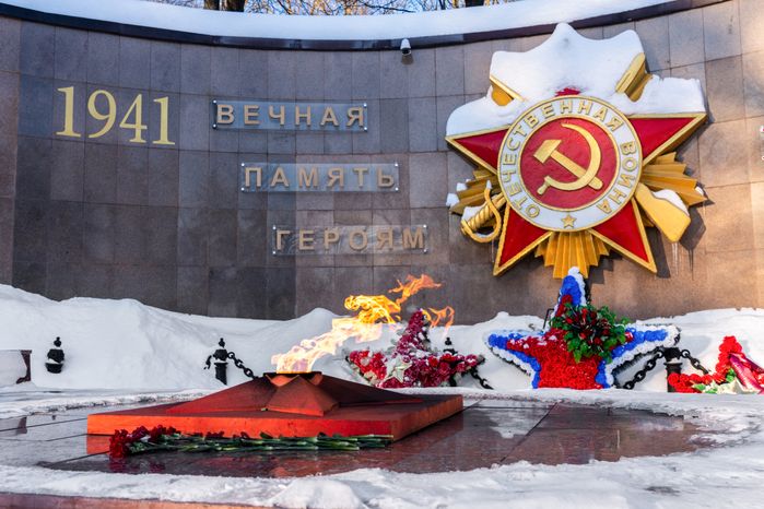 Вечный огонь у мемориала героям Можайска, павшим в боях за Родину в 1941-1945 гг.