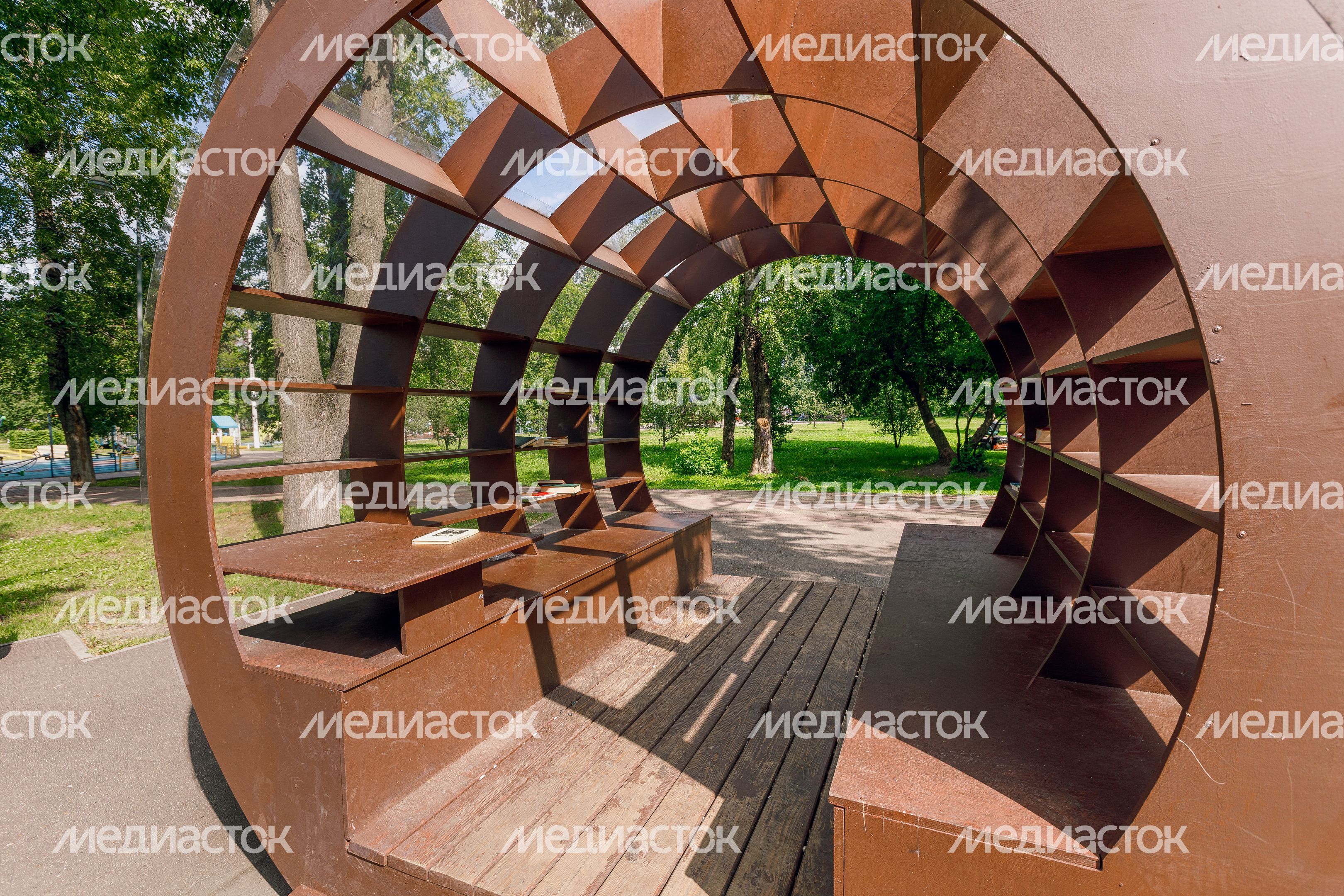 Беседка для чтения в парке «Костино» в Королеве Беседка для чтения в парке «Костино» в Королеве