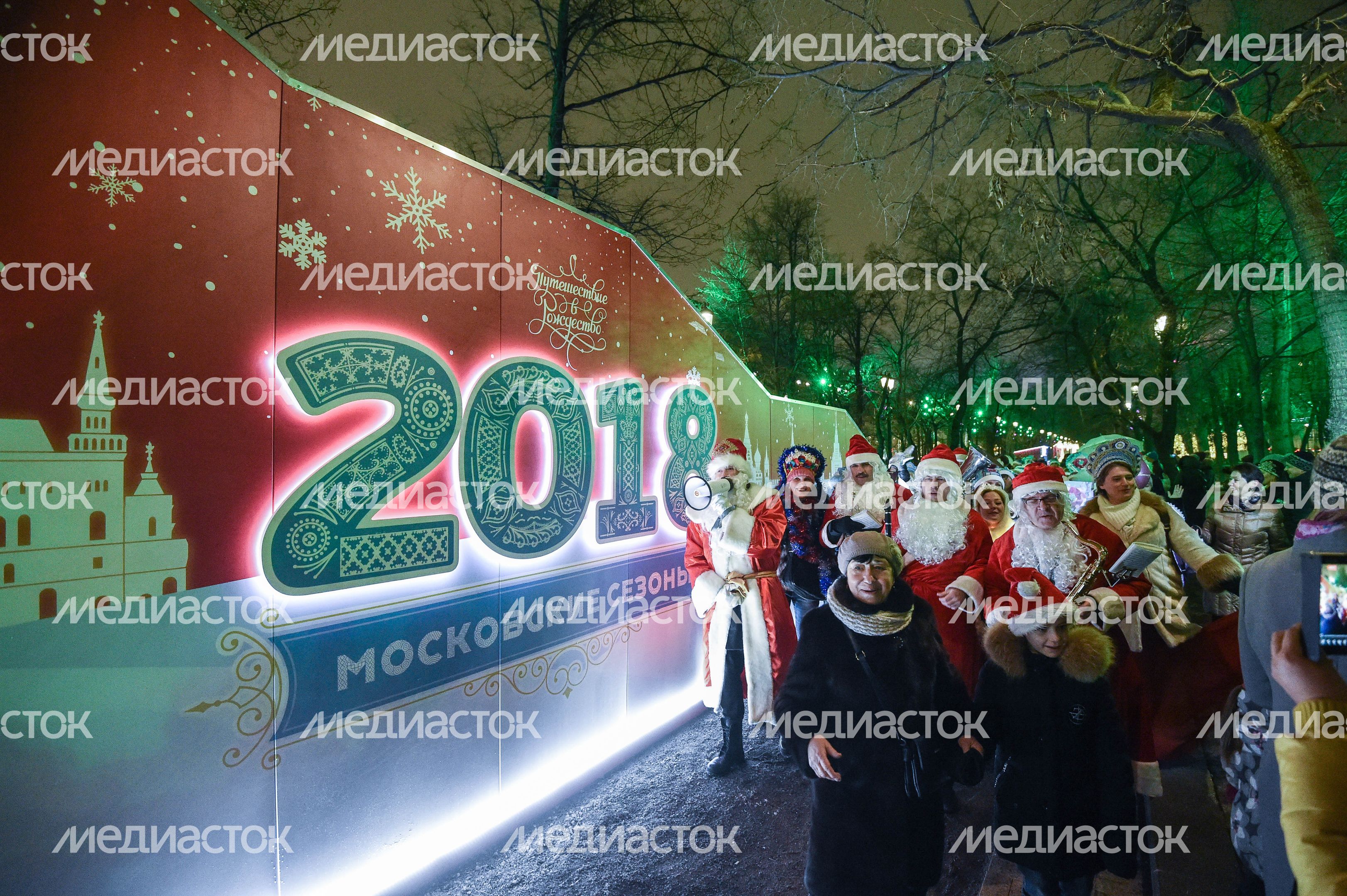 Парад Снегурочек в Москве