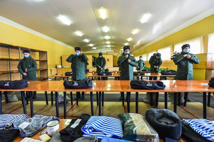Отправка призывников к местам прохождения военной службы с городского сборного пункта Военного комиссариата города Москвы