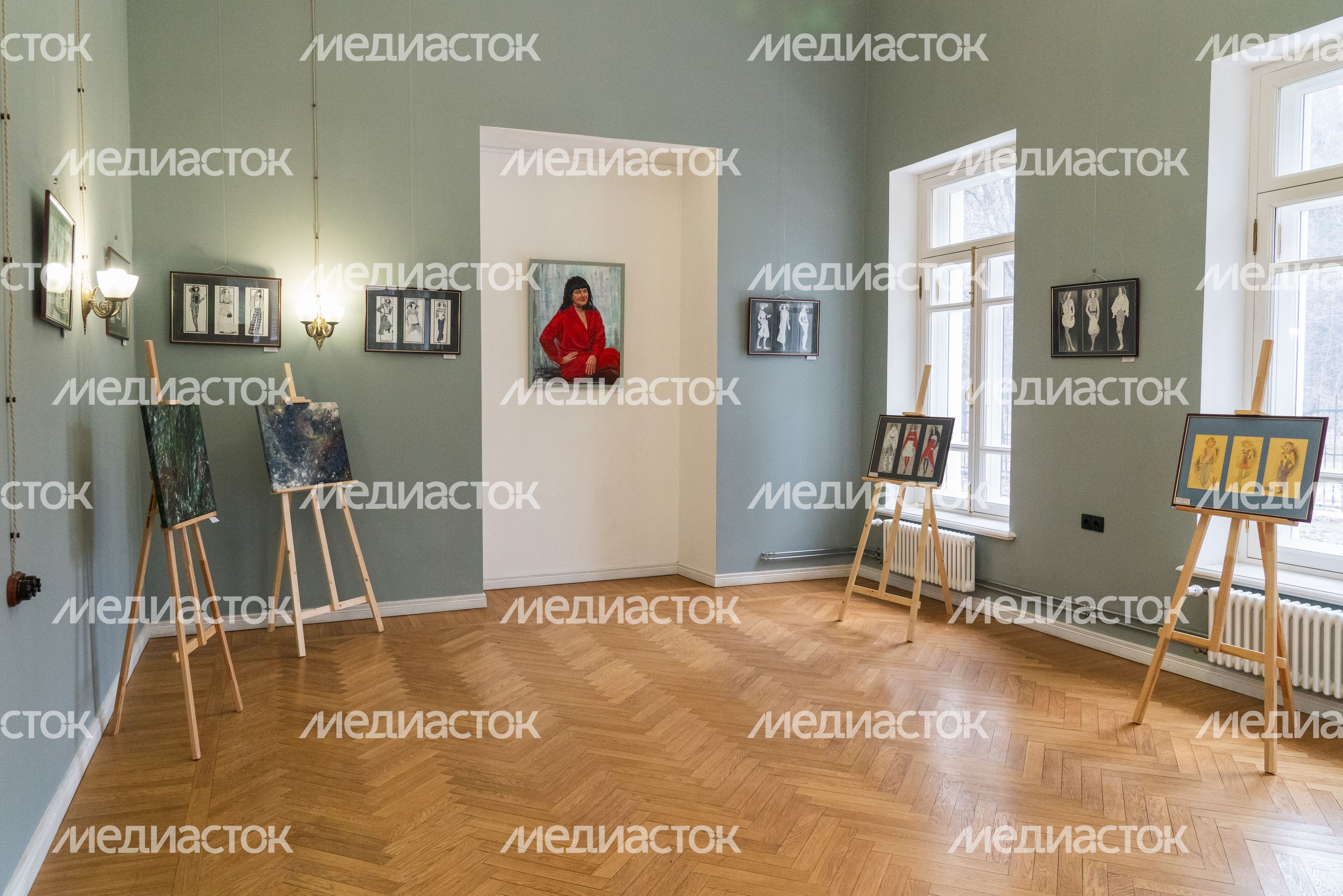 Выставка Н. Вахмистровой «Модный эскиз. Линия и цвет» в Усадьбе Знаменское-Губайлово Выставка Н. Вахмистровой «Модный эскиз. Линия и цвет» в Усадьбе Знаменское-Губайлово