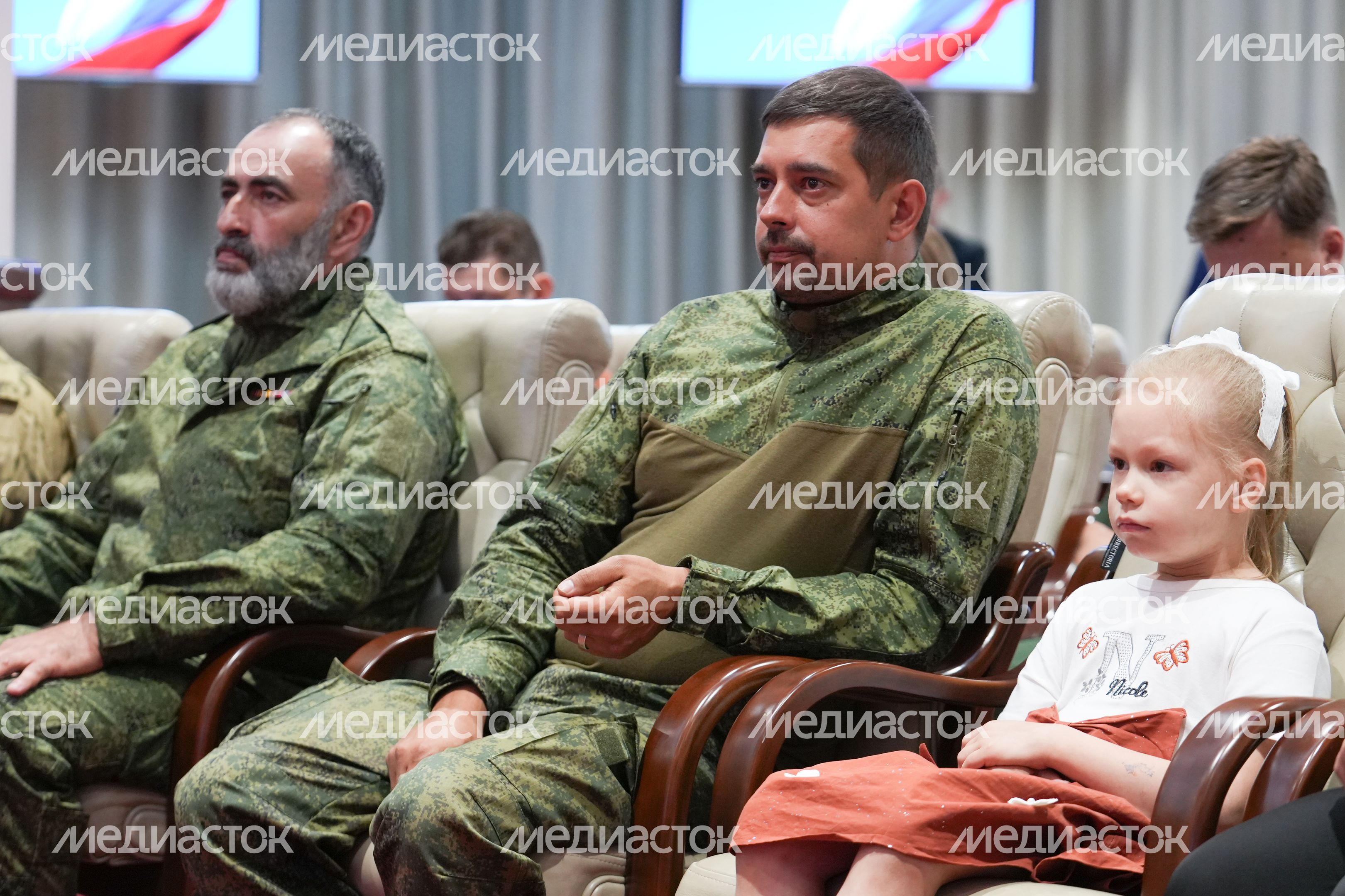 Добровольцам из Подмосковья вручили ордена и медали