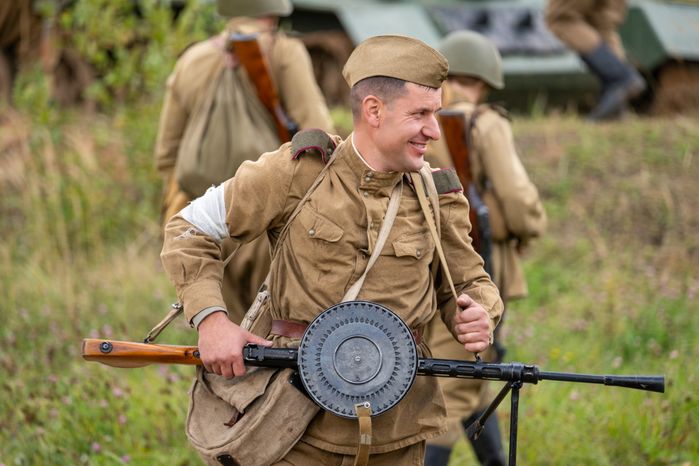 Военно-историческая реконструкция боя в День танкиста в парке «Патриот» Одинцовского округа