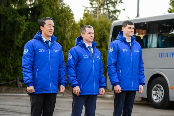 Основной экипаж космонавтов МКС-73 в составе Джонни Кима, Сергея Рыжикова и Алексея Зубрицкого