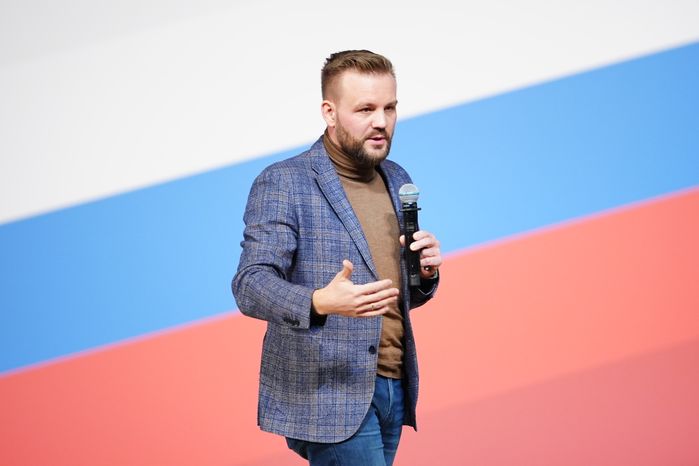 Замгендиректора АНО «Диалог Регионы» Андрей Цепелев выступает на форуме "На государственной службе"