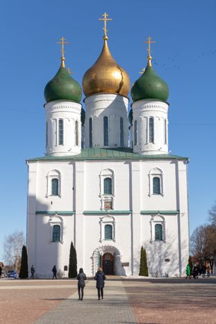 Коломенский кремль. Соборная площадь и Пятницкие ворота
