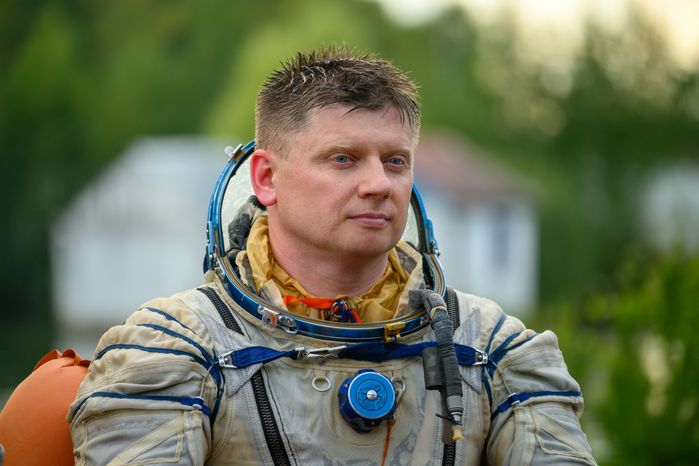 Космонавт Роскосмоса Александр Гребенкин на тренировке космонавтов по действиям после посадки на водную поверхность