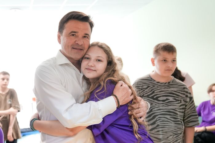 Андрей Воробьев пообщался с детьми участников СВО в подмосковном лагере "Литвиново"