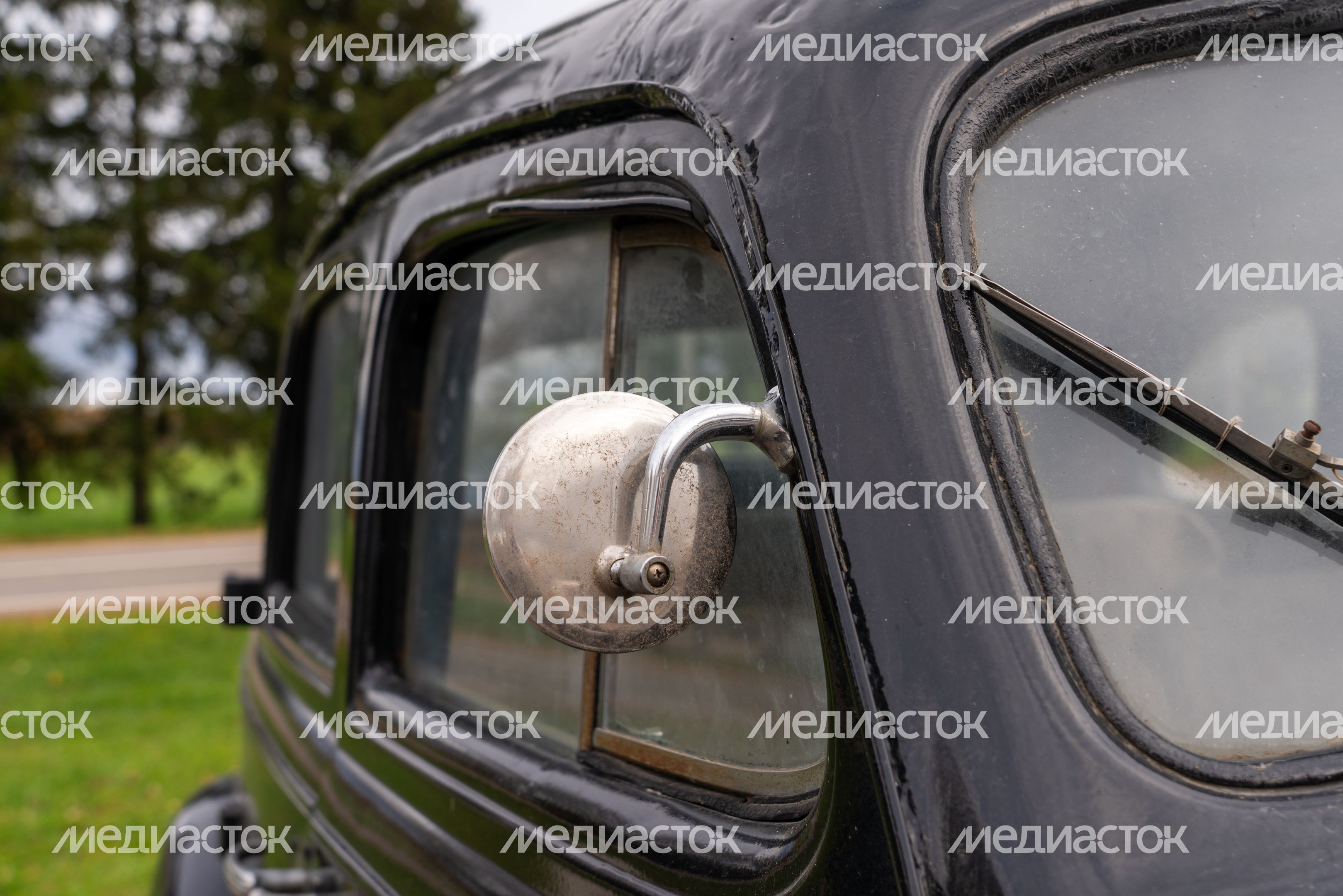 Автомобиль Opel Admiral на выставке военно-исторического фестиваля «Москва за нами. 1941 год» на Бородинском поле Автомобиль Opel Admiral на выставке военно-исторического фестиваля «Москва за нами. 1941 год» на Бородинском поле