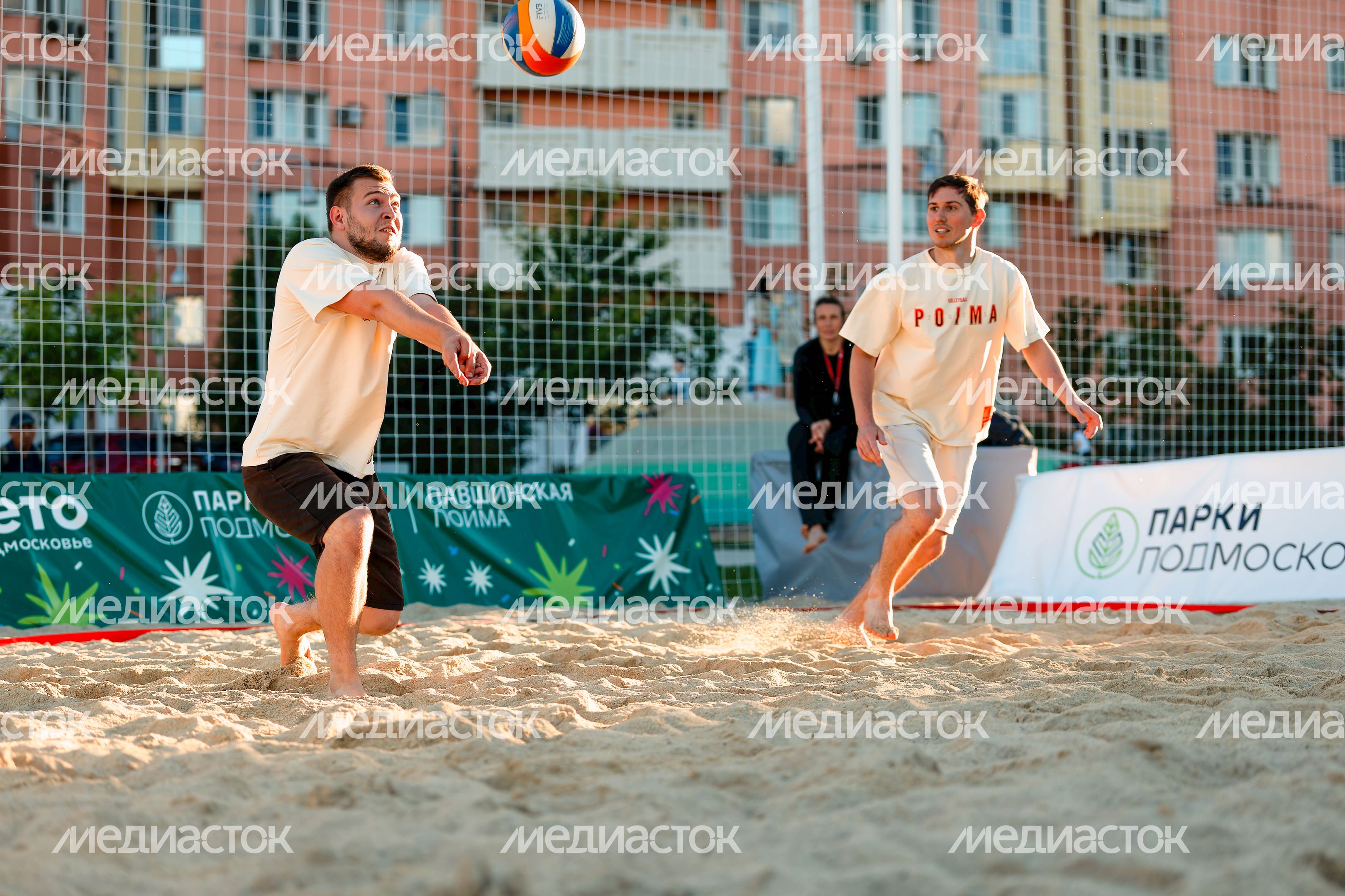 Пляжный волейбол на новой площадке «Пойма volley» в Красногорске Пляжный волейбол на новой площадке «Пойма volley» в Красногорске