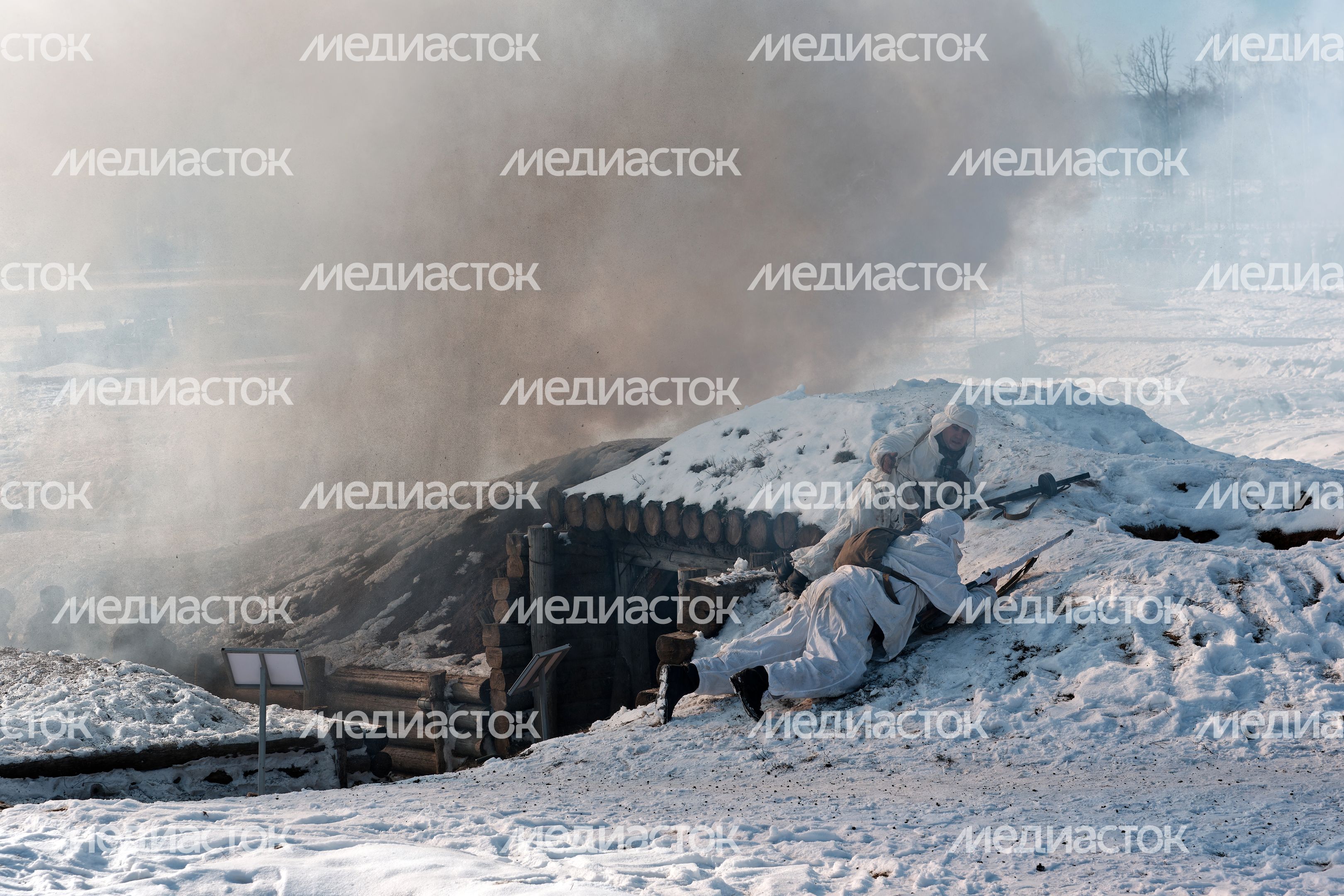 Военно-историческая реконструкция битвы за Сталинград у храма ВС РФ в Кубинке Военно-историческая реконструкция битвы за Сталинград у храма ВС РФ в Кубинке