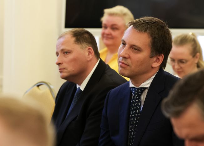 Вячеслав Духин и Евгений Хромушин на церемонии вручения дипломов ветеранам СВО