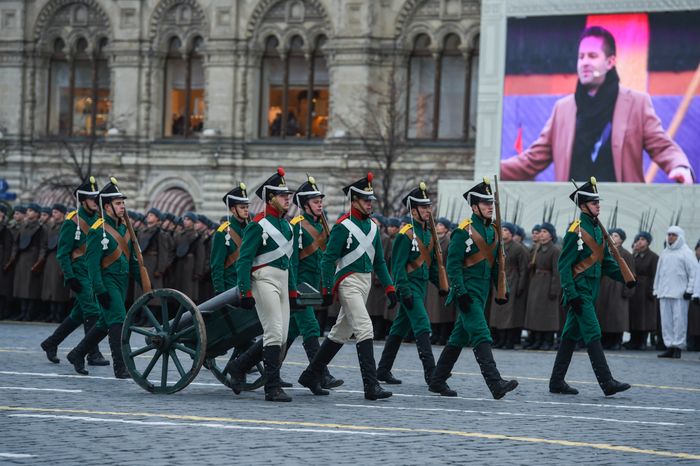 Торжественный марш в честь парада 1941 года на Красной площади в Москве