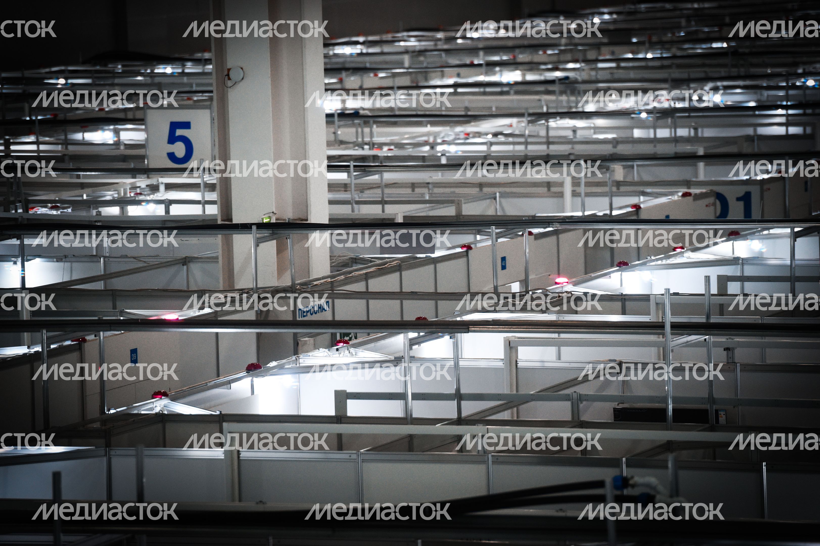 Госпиталь для пациентов с коронавирусом в «Крокус Экспо»