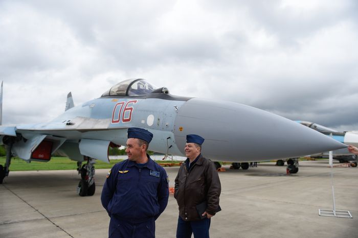 Юбилей пилотажных групп ВКС РФ «Русские Витязи» и «Стрижи» в Кубинке