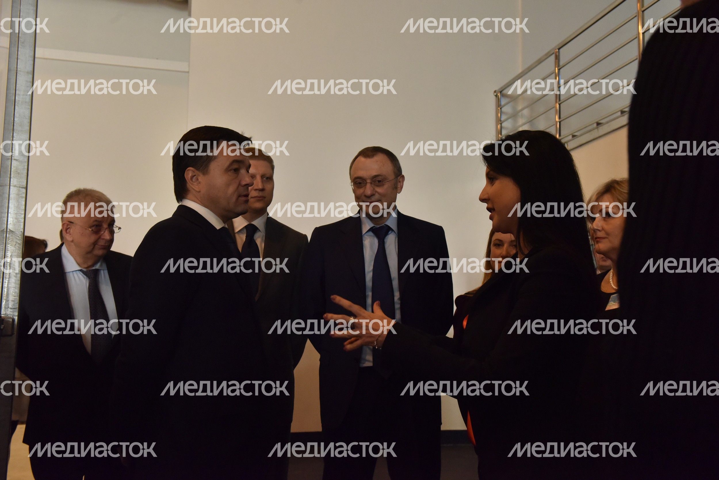 Губернатор вручил ордена за большой вклад в реконструкцию школы в Одинцовском районе