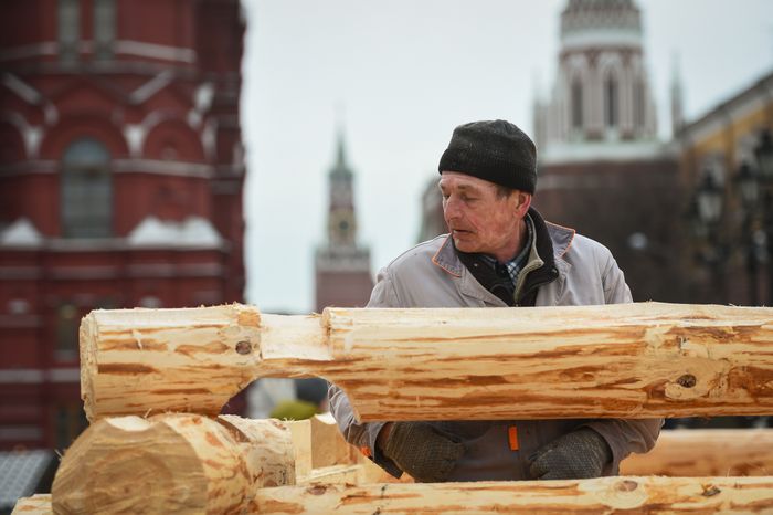 Монтаж инсталляций для фестиваля «Московская Масленица» на Манежной площади