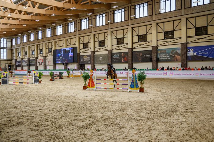 Конноспортивное шоу в Maxima Park в Дмитровском округе
