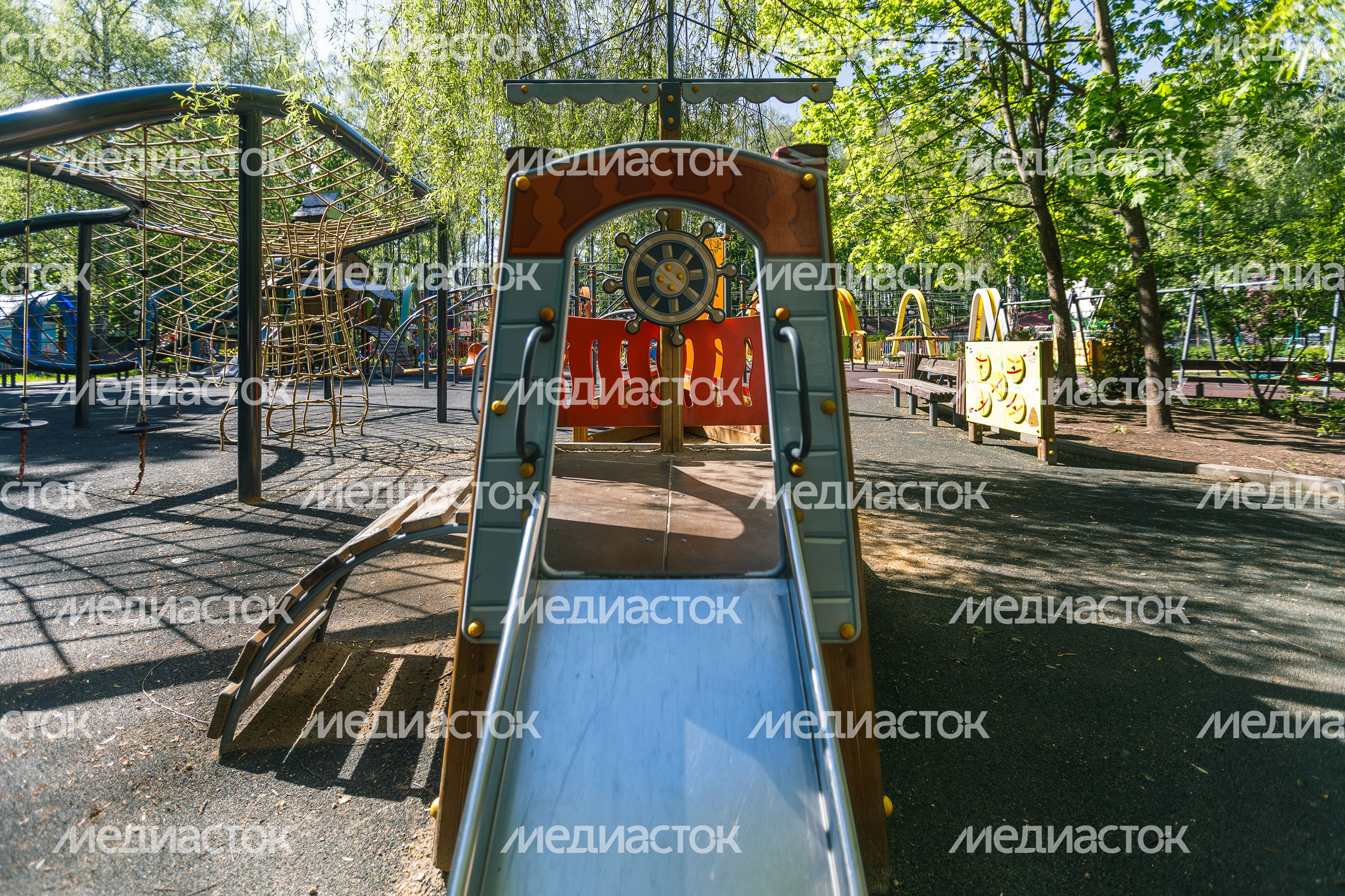 Аттракционы в парке «Березовая роща» города Дмитров Аттракционы в парке «Березовая роща» города Дмитров