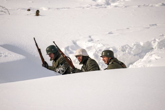 Солдаты немецкой армии на военно-исторической реконструкции «На безымянной высоте» в парке «Патриот» Одинцовского округа