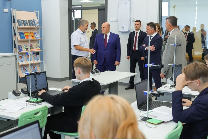 Михаил Мишустин и Андрей Воробьев поздравили учащихся и педагогов лобненского лицея «Авиатика»