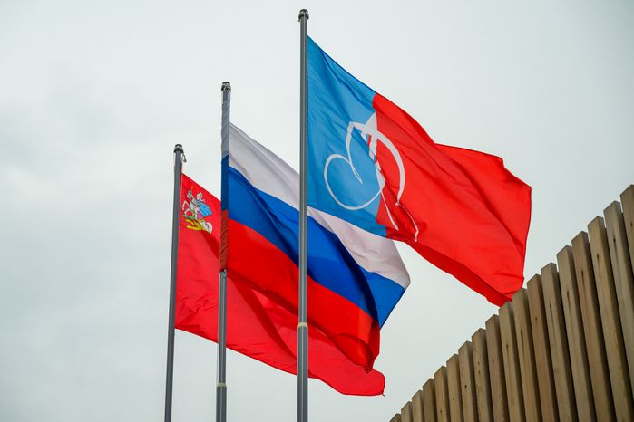 Благоустроенный лесопарк «Спутник» в Щелково осенью