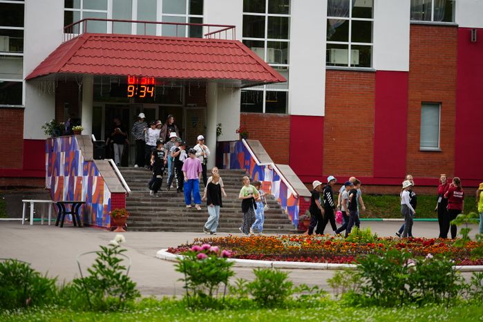Посещение детей участников СВО в оздоровительном комплексе «Литвиново» Губернатором Подмосковья