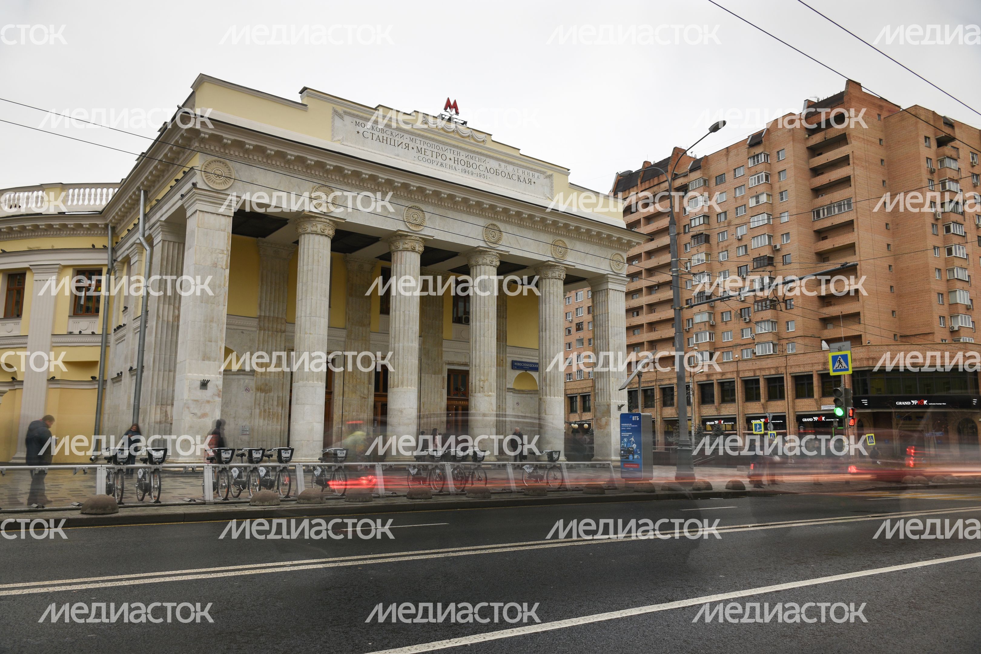 Повседневная жизнь города в Москве осенью