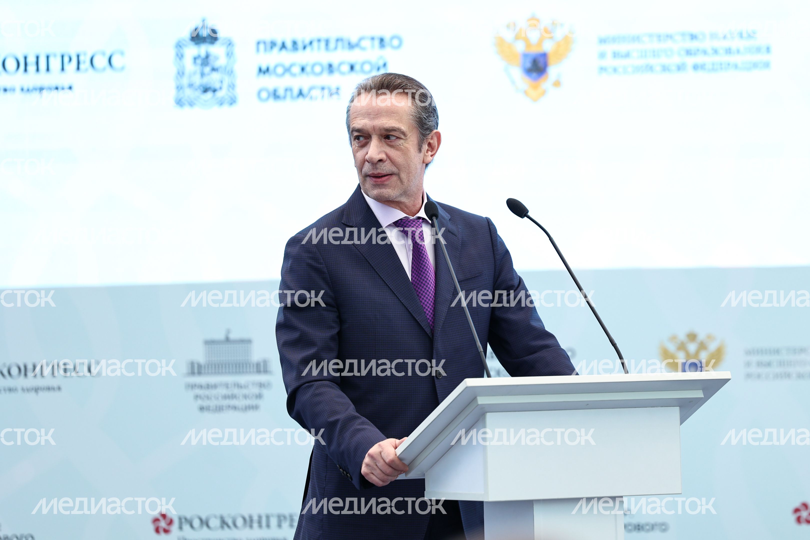 Владимир Машков на пленарной сессии форума "Россия и мир: тренды здорового долголетия" Владимир Машков на пленарной сессии форума "Россия и мир: тренды здорового долголетия"