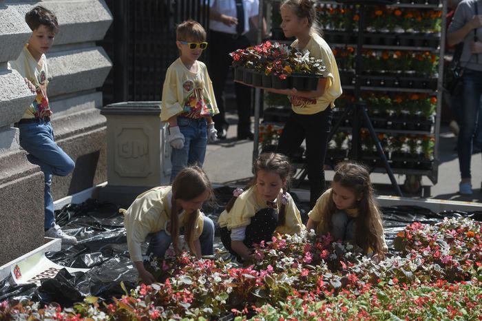 Юбилейный фестиваль цветов в ГУМе в Москве