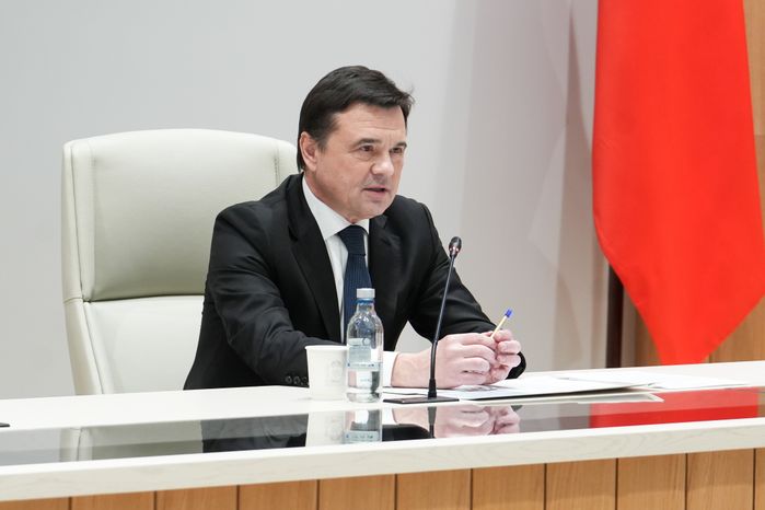 Андрей Воробьев поблагодарил общественников за работу и вручил им областные награды