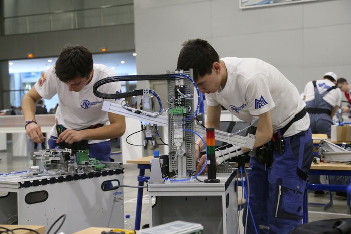 А. Воробьев и В. Путин посетили финал чемпионата рабочих профессий WorldSkills