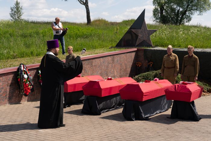Перезахоронение солдат ВОВ в деревне Ельня