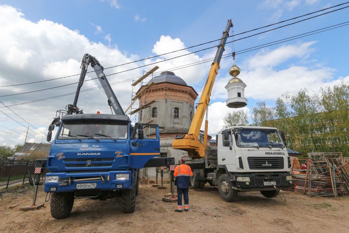 Водружение креста на Борисоглебскую церковь в Рузе