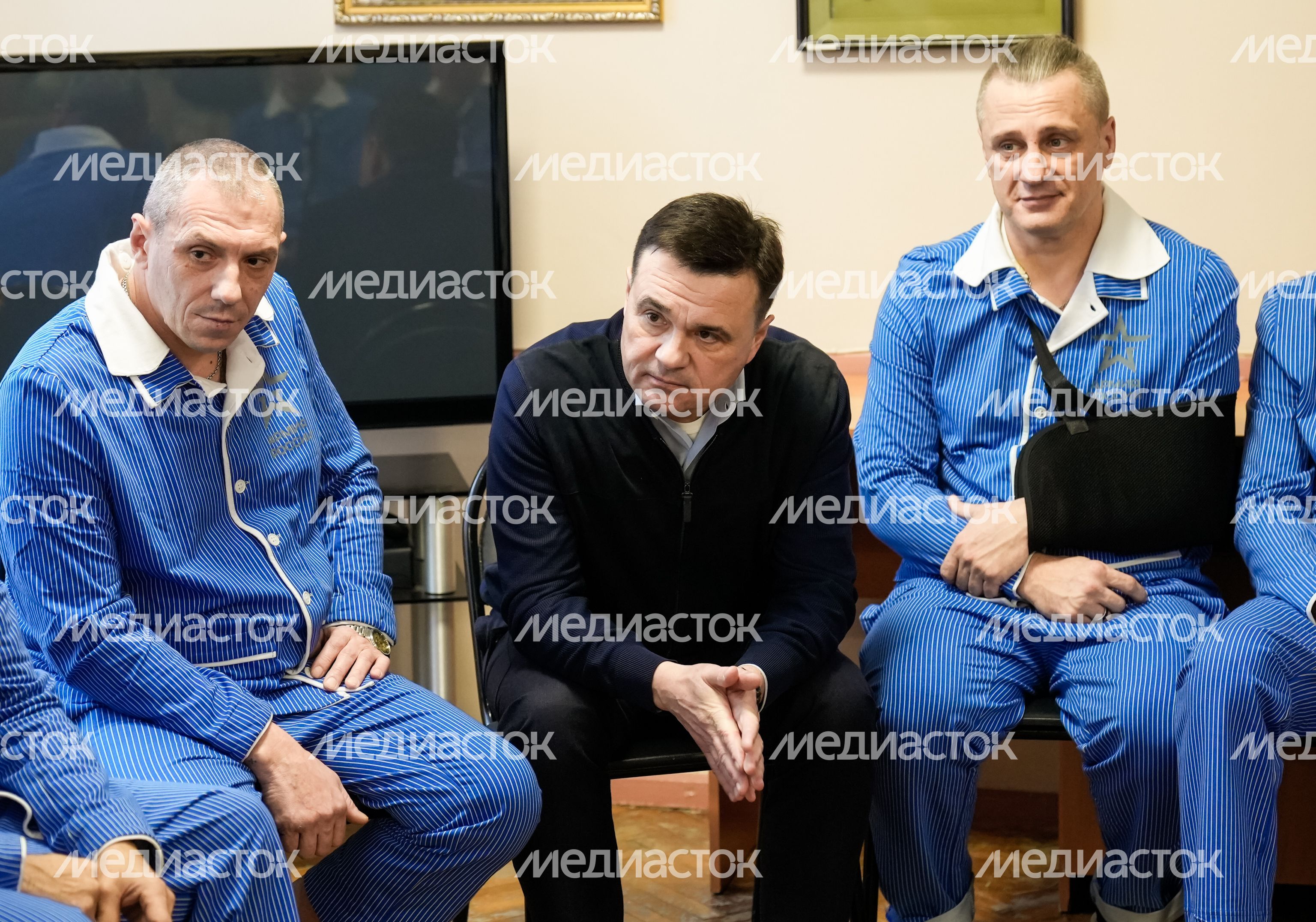 Андрей Воробьев навестил бойцов в военном госпитале под Солнечногорском Андрей Воробьев навестил бойцов в военном госпитале под Солнечногорском