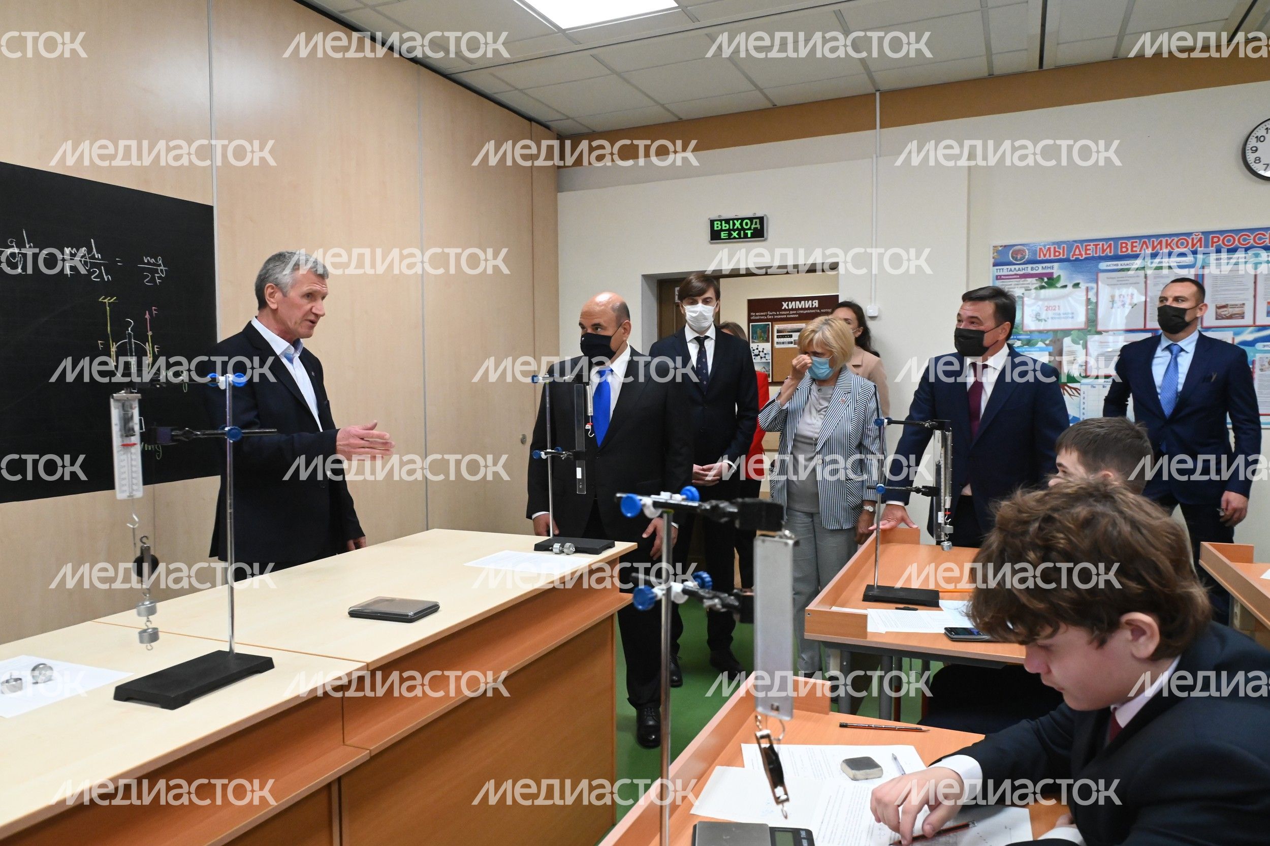 Проверка хода работ по строительству образовательного кластера естественно-научного профиля на базе «Физтех-лицея» имени П.Л. Капицы