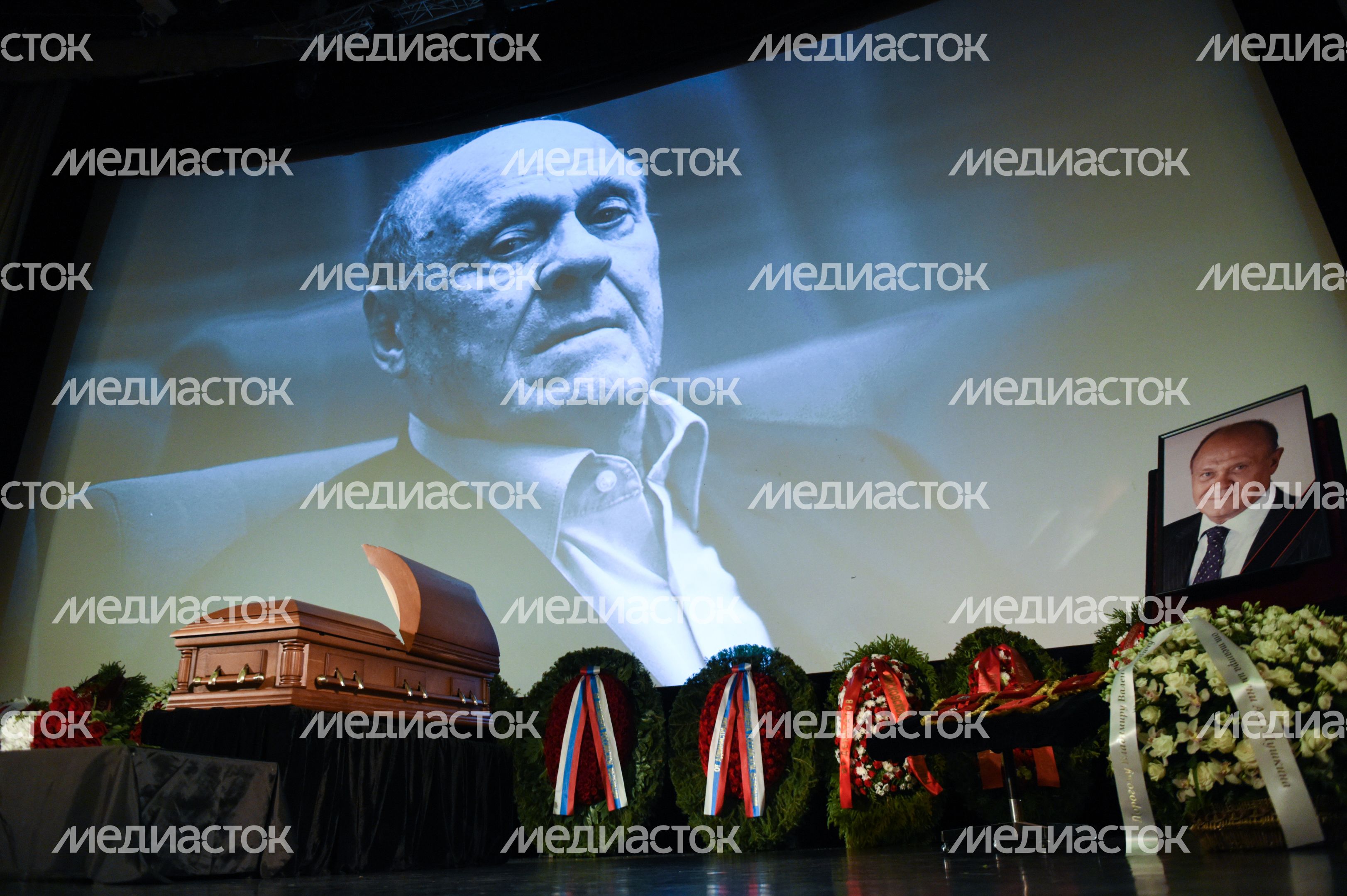 Церемония прощания с режиссером Владимиром Меньшовым в Москве