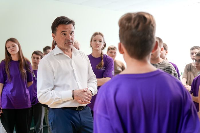 Андрей Воробьев пообщался с детьми участников СВО в подмосковном лагере "Литвиново"