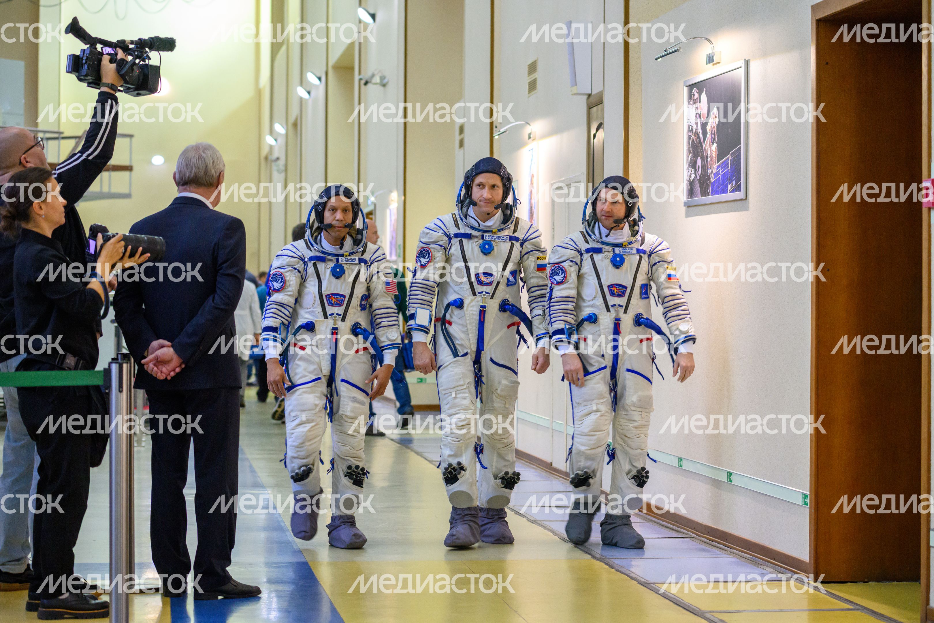 Космонавты основного экипажа МКС-74 Кристофер Уилльямс, Сергей Кудь-Сверчков, Сергей Микаев в Звездном городке