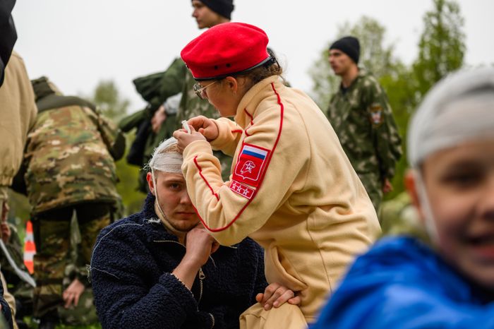 Военно-патриотическая игра «Юнармия, вперед!», посвященная Дню Победы, в Горках Ленинских