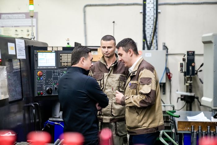Андрей Воробьев оценил работу подмосковного оружейного завода