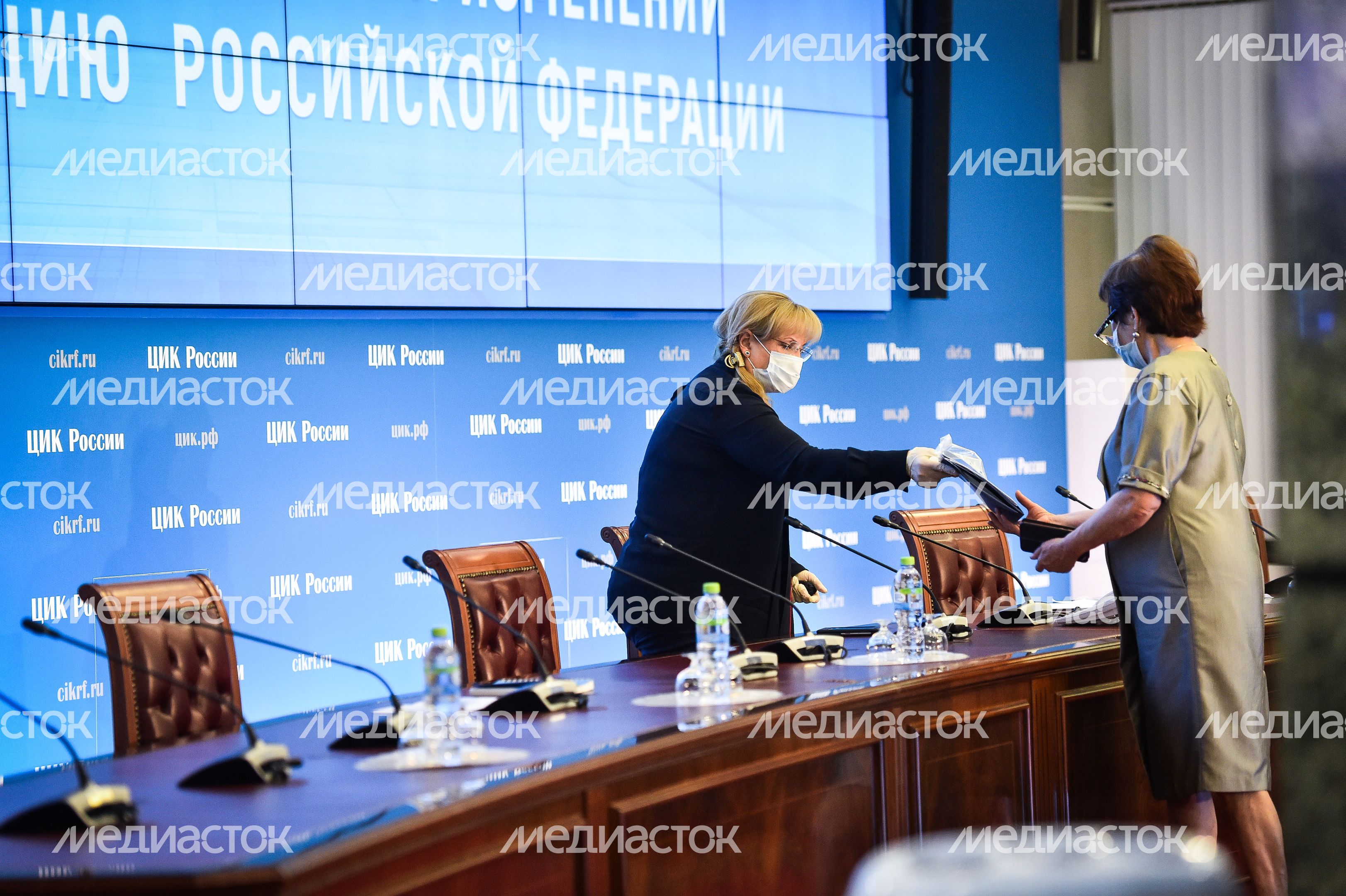 Подведение итогов голосования по внесению поправок в Конституцию РФ