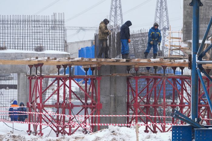 Рабочие на строительстве Мытищинской хорды