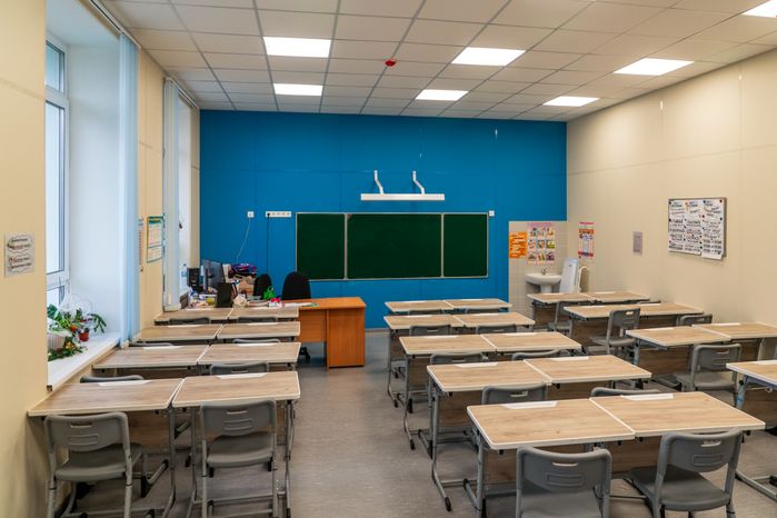 Учебный класс Поваровской средней школы после капитального ремонта в округе Солнечногорск