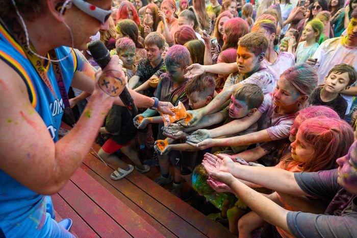 Фестиваль красок Holi Dance в Наташинском парке в Люберцах