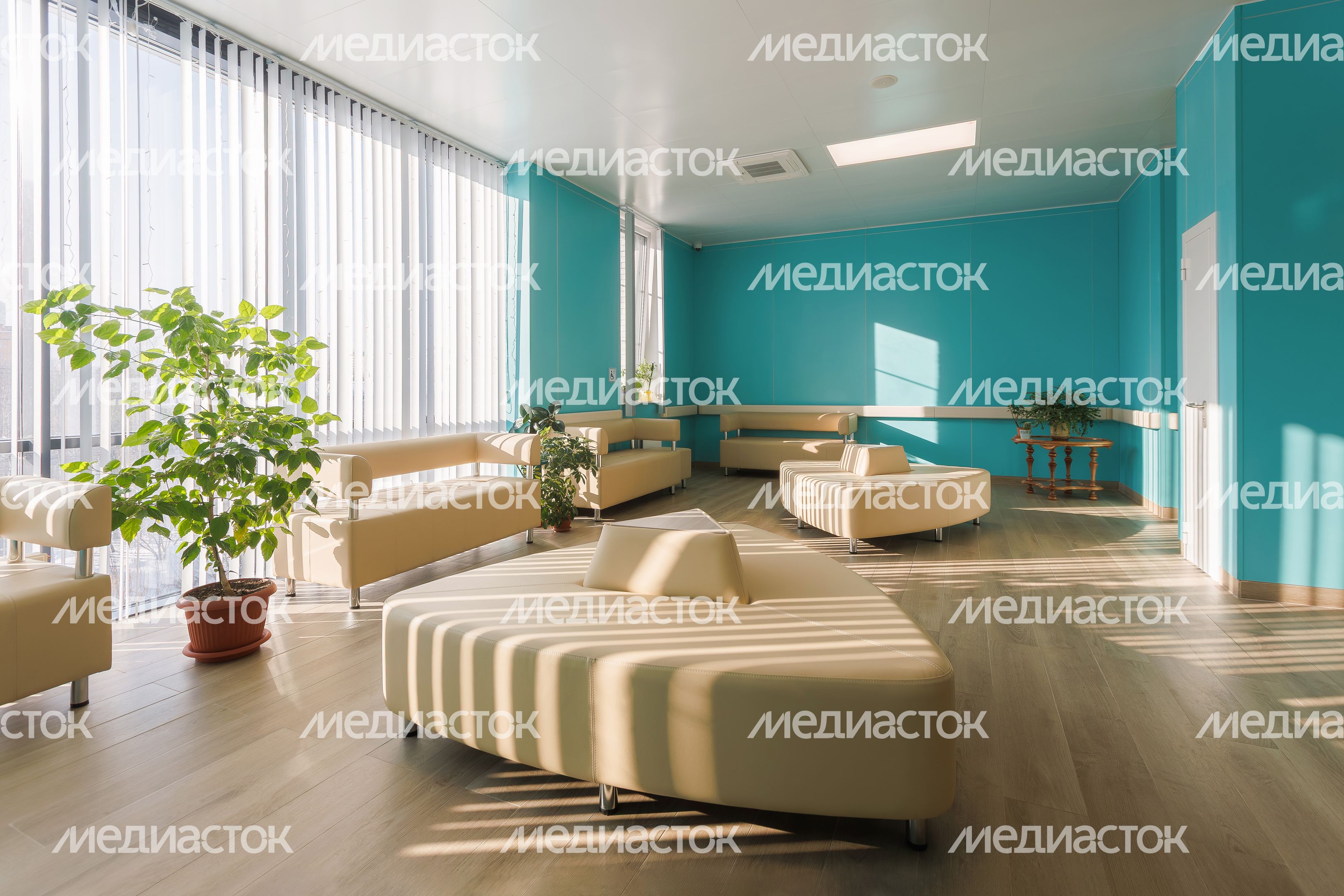 Зона ожидания в новой детско-взрослой поликлинике на 400 посещений в Котельниках Зона ожидания в новой детско-взрослой поликлинике на 400 посещений в Котельниках