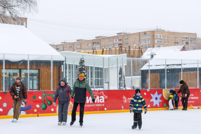 Каток в парке культуры и отдыха города Лобня