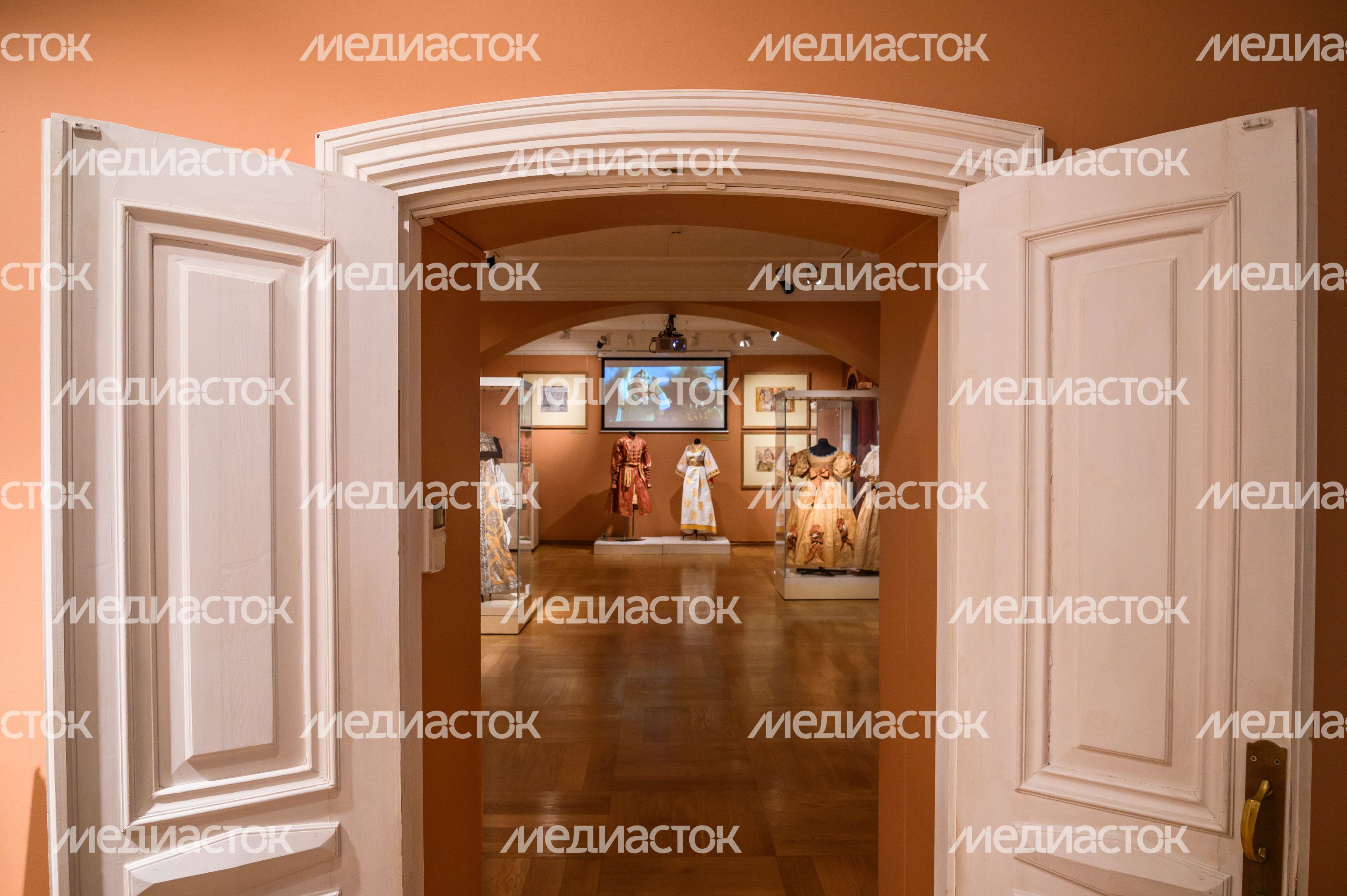 Выставка «Недосказки» в государственном музее-заповеднике «Зарайский кремль» Выставка «Недосказки» в государственном музее-заповеднике «Зарайский кремль»