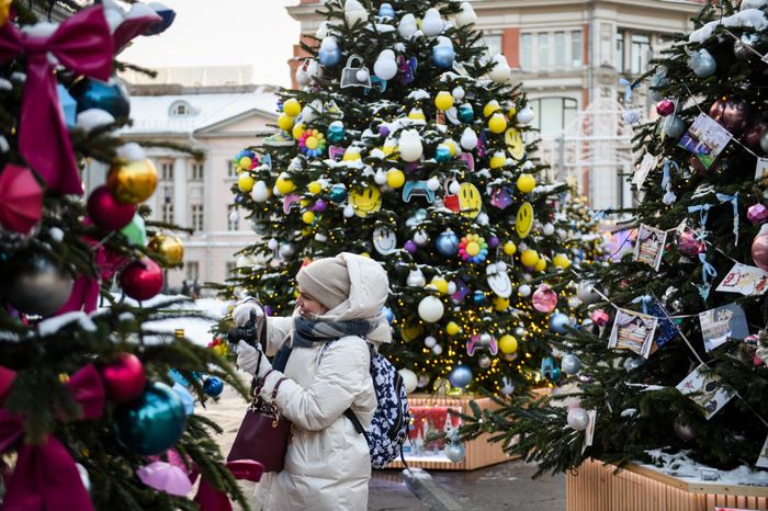 Открытие выставки дизайнерских елок на Кузнецком мосту